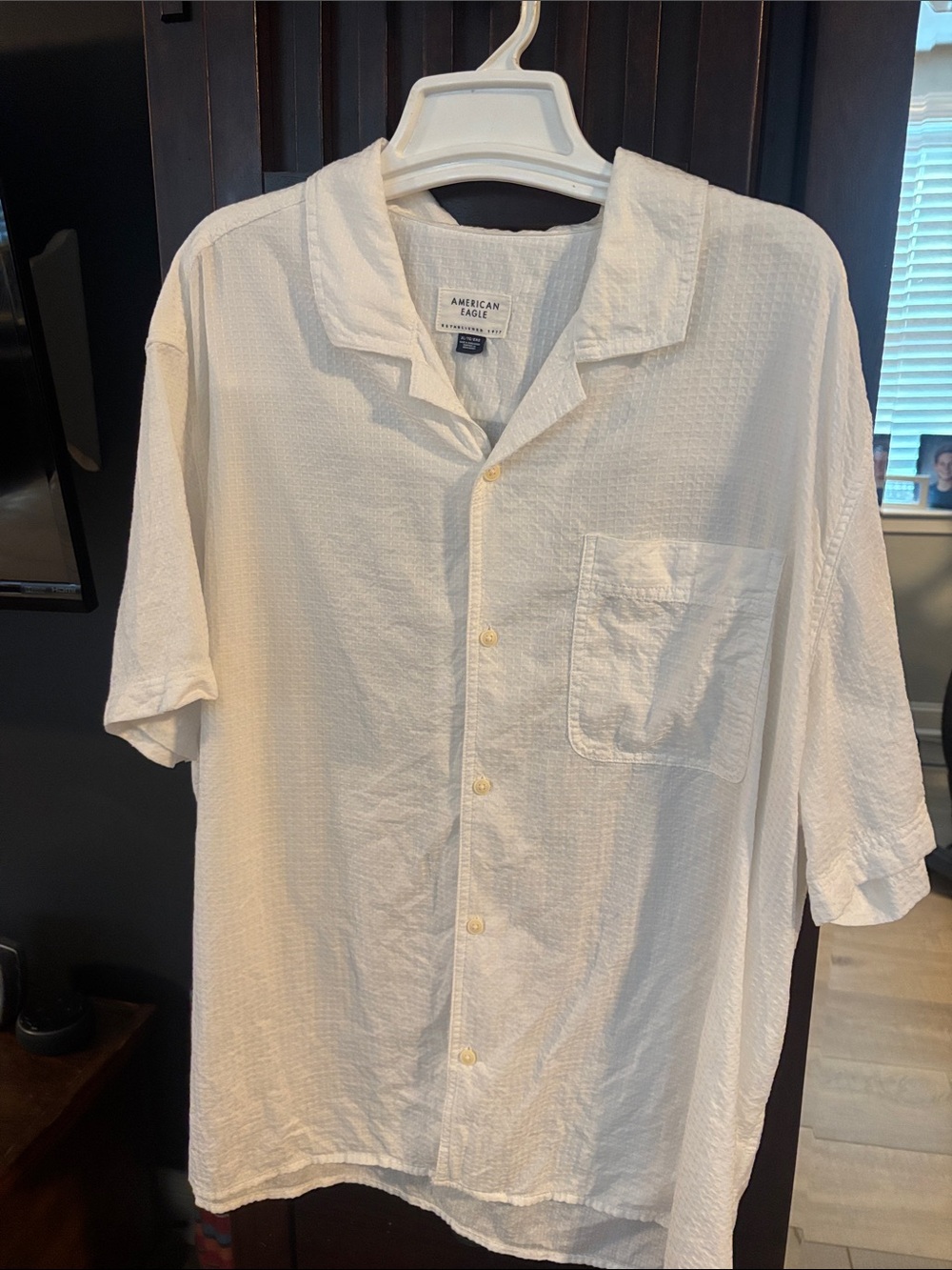 American Eagle Outfitters Men’s White Short-Sleeve Button-Down Shirt (XL)